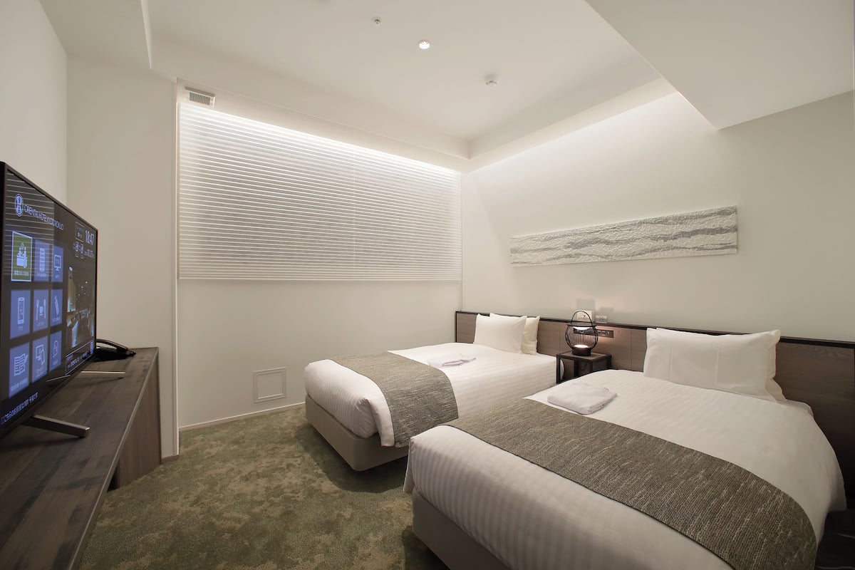 Universal Twin Room | In-room safe, blackout drapes, free WiFi, bed sheets