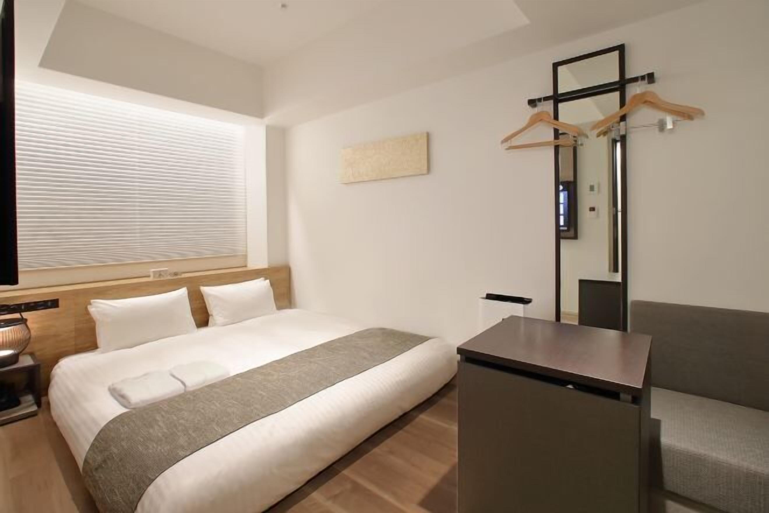 Caja de seguridad en la habitación, cortinas blackout y wifi gratis 