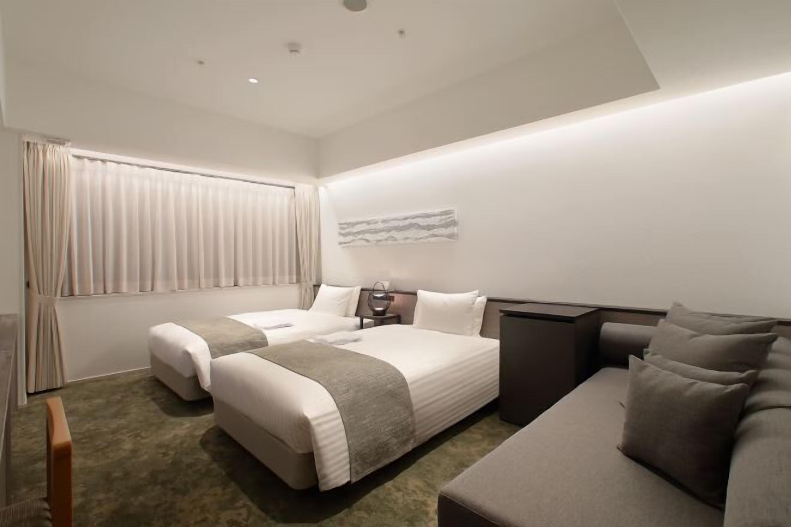 Caja de seguridad en la habitación, cortinas blackout y wifi gratis 