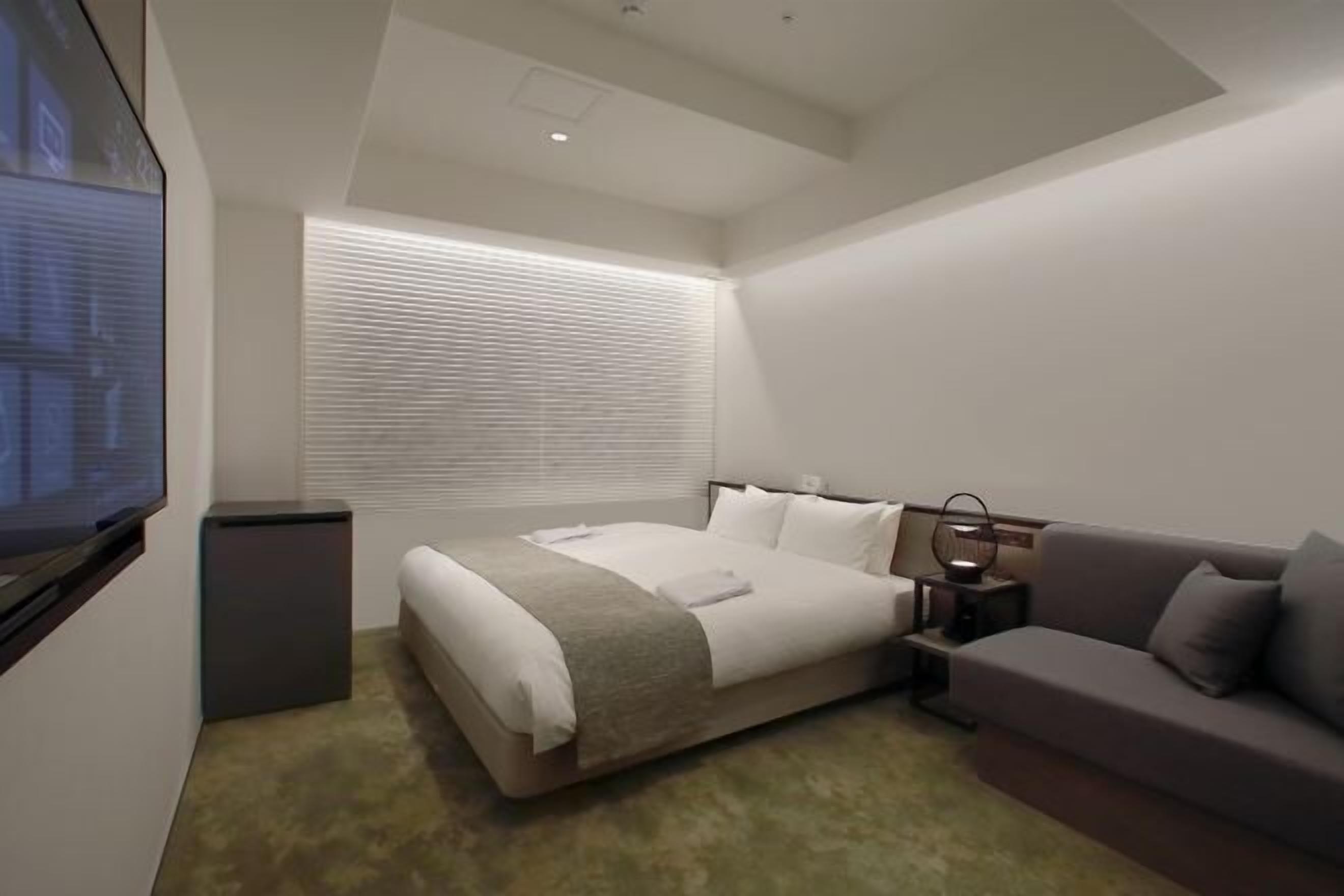 Caja de seguridad en la habitación, cortinas blackout y wifi gratis 