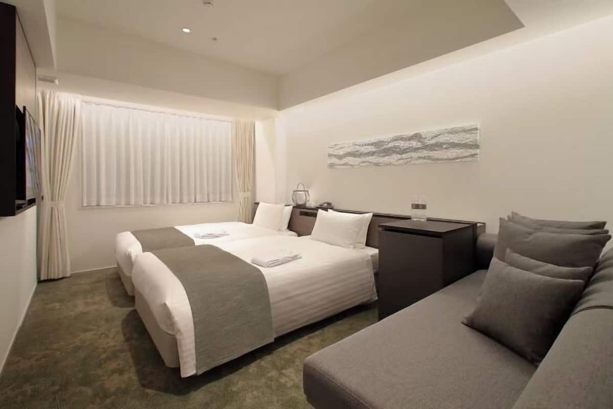 In-room safe, blackout curtains, free WiFi, bed sheets