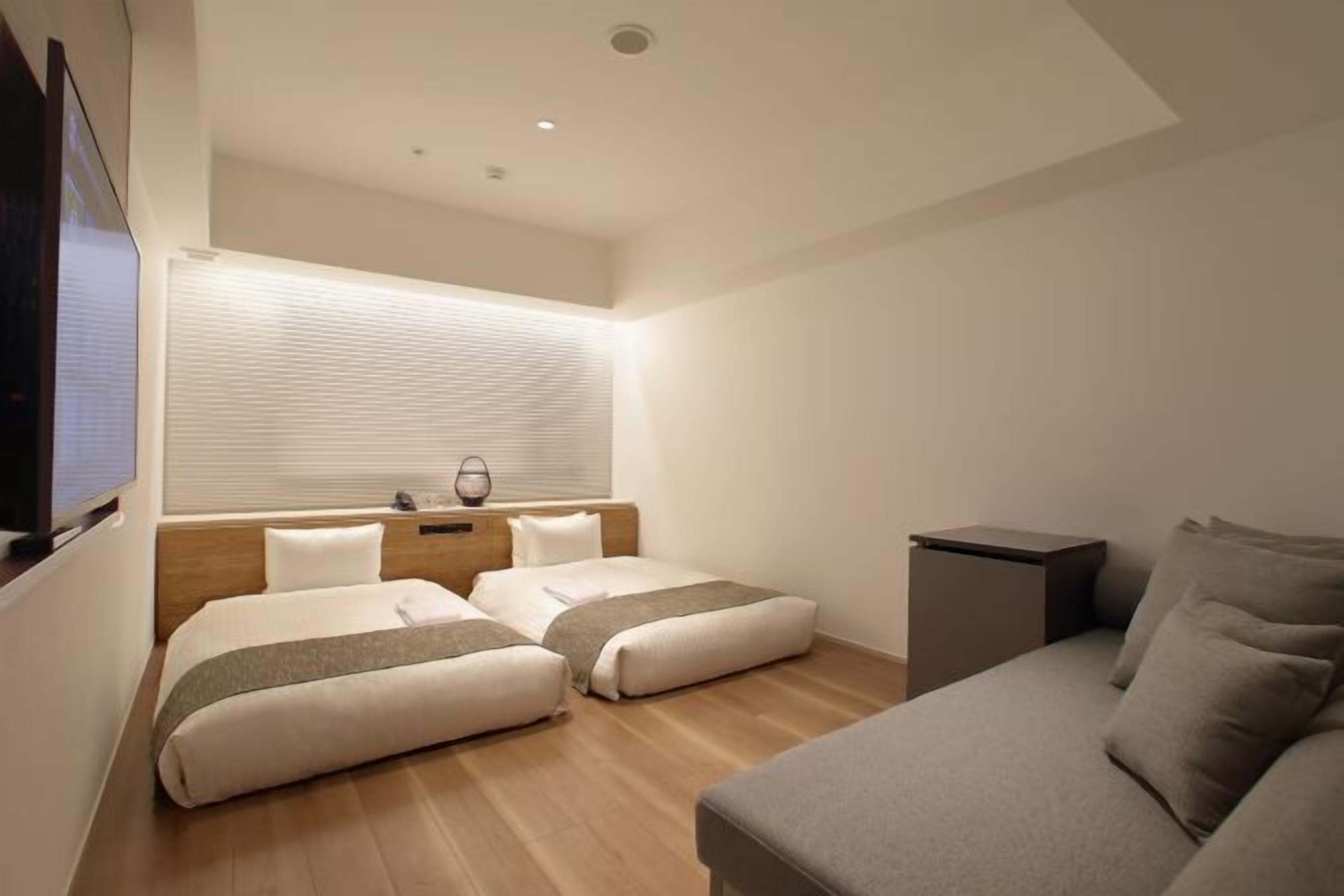 Caja de seguridad en la habitación, cortinas blackout y wifi gratis 