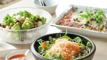 Café da manhã japonês todos os dias (JPY 2500 por pessoa)