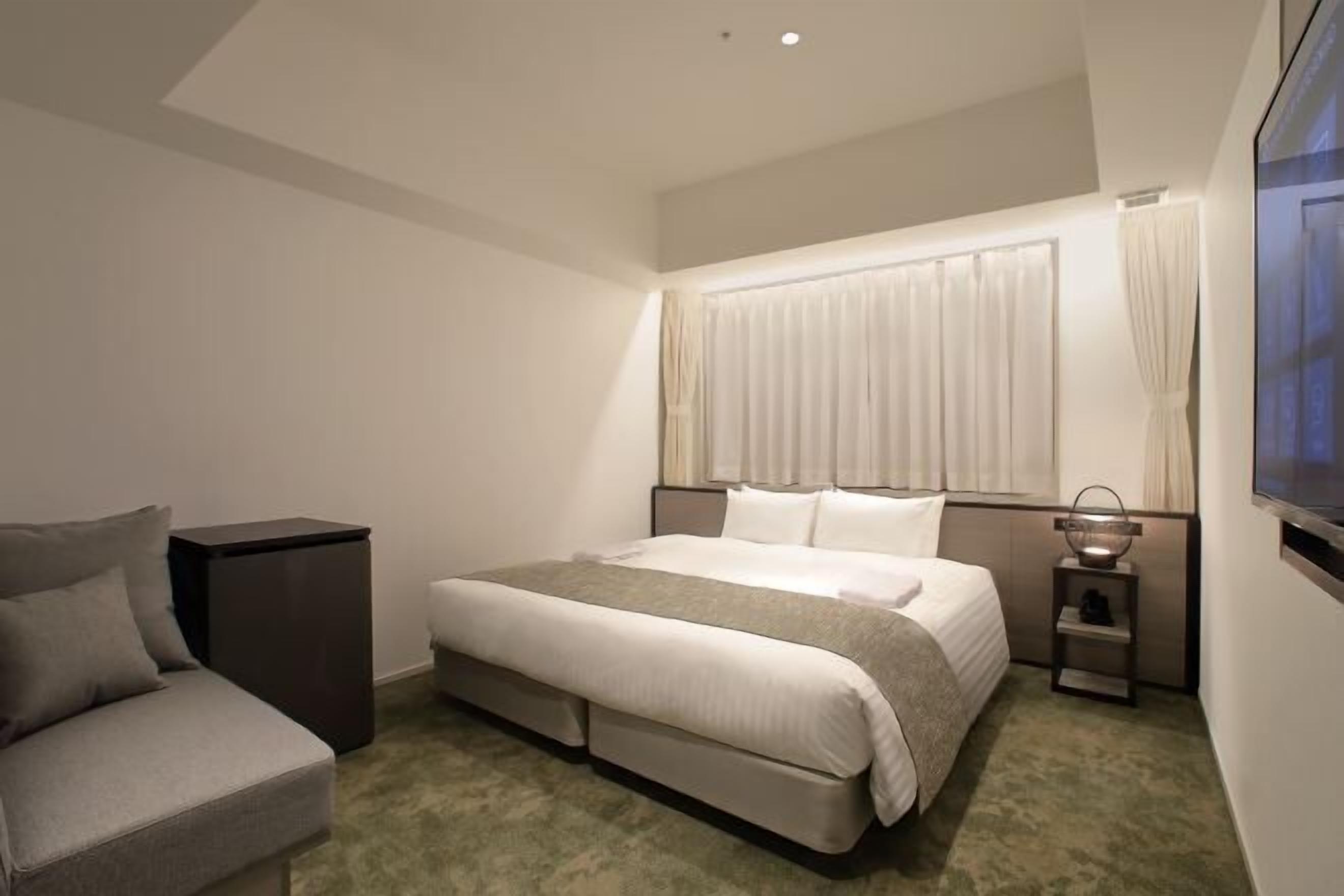 Caja de seguridad en la habitación, cortinas blackout y wifi gratis 