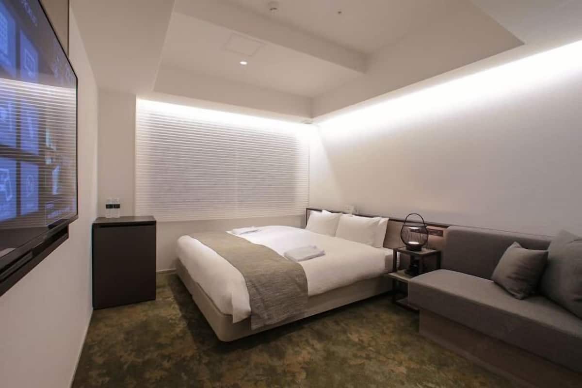 In-room safe, blackout curtains, free WiFi, bed sheets