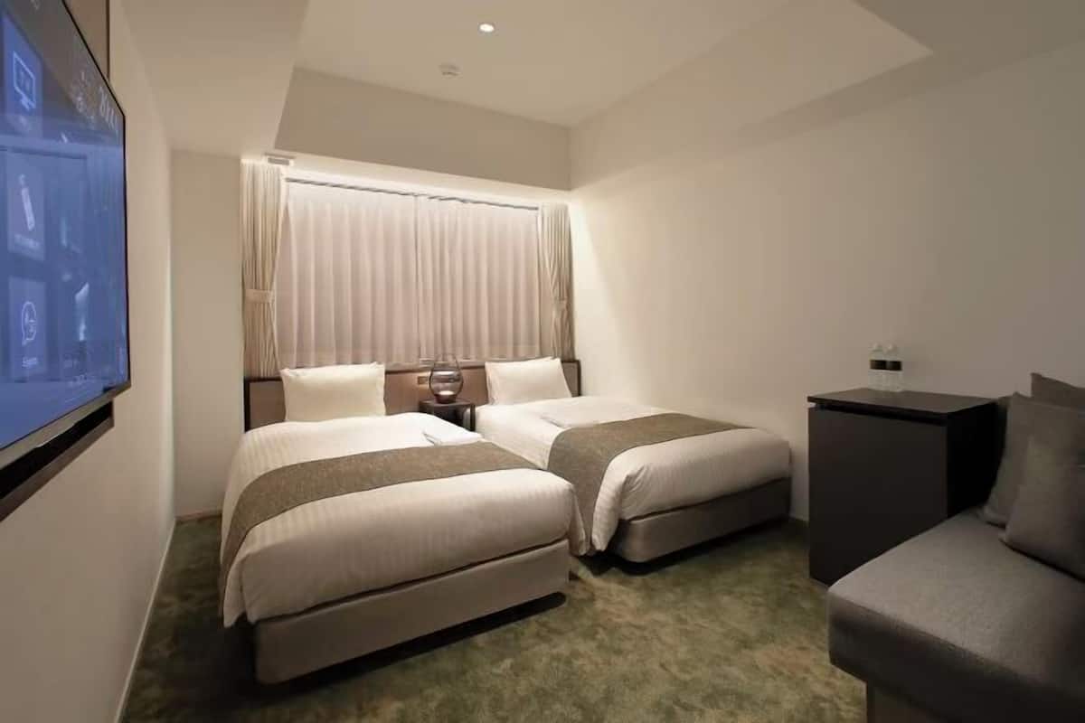 In-room safe, blackout curtains, free WiFi, bed sheets