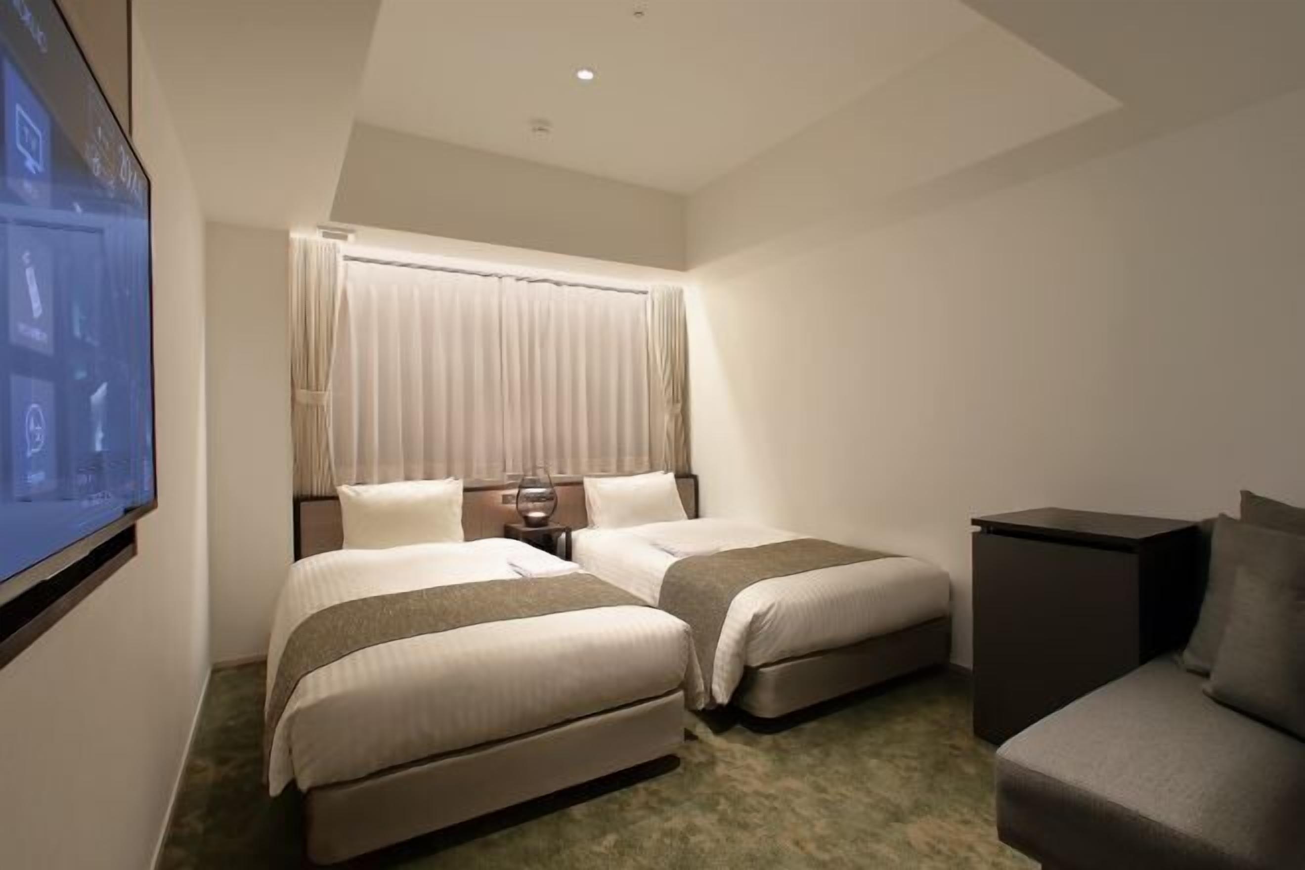 Caja de seguridad en la habitación, cortinas blackout y wifi gratis 