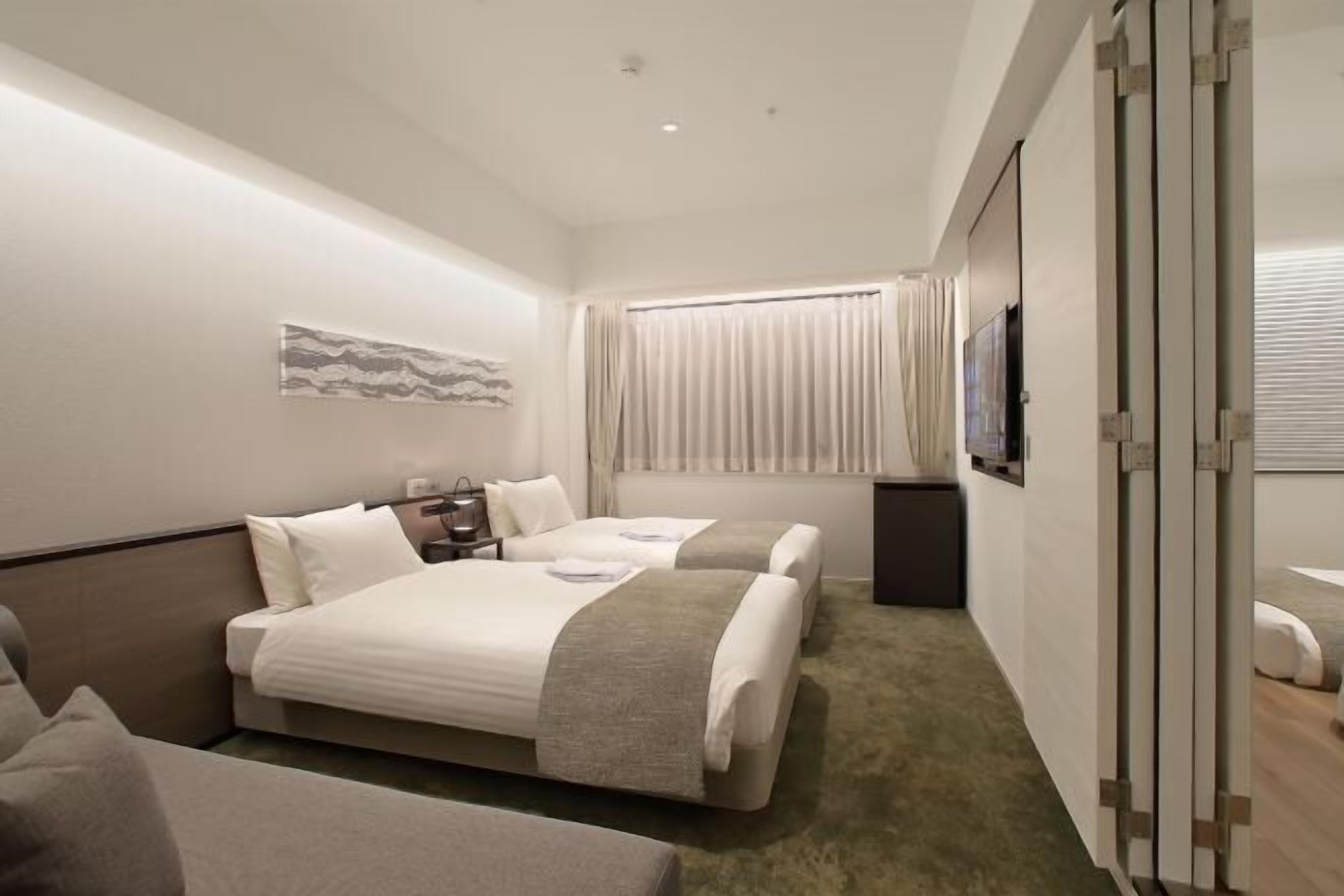 Caja de seguridad en la habitación, cortinas blackout y wifi gratis 