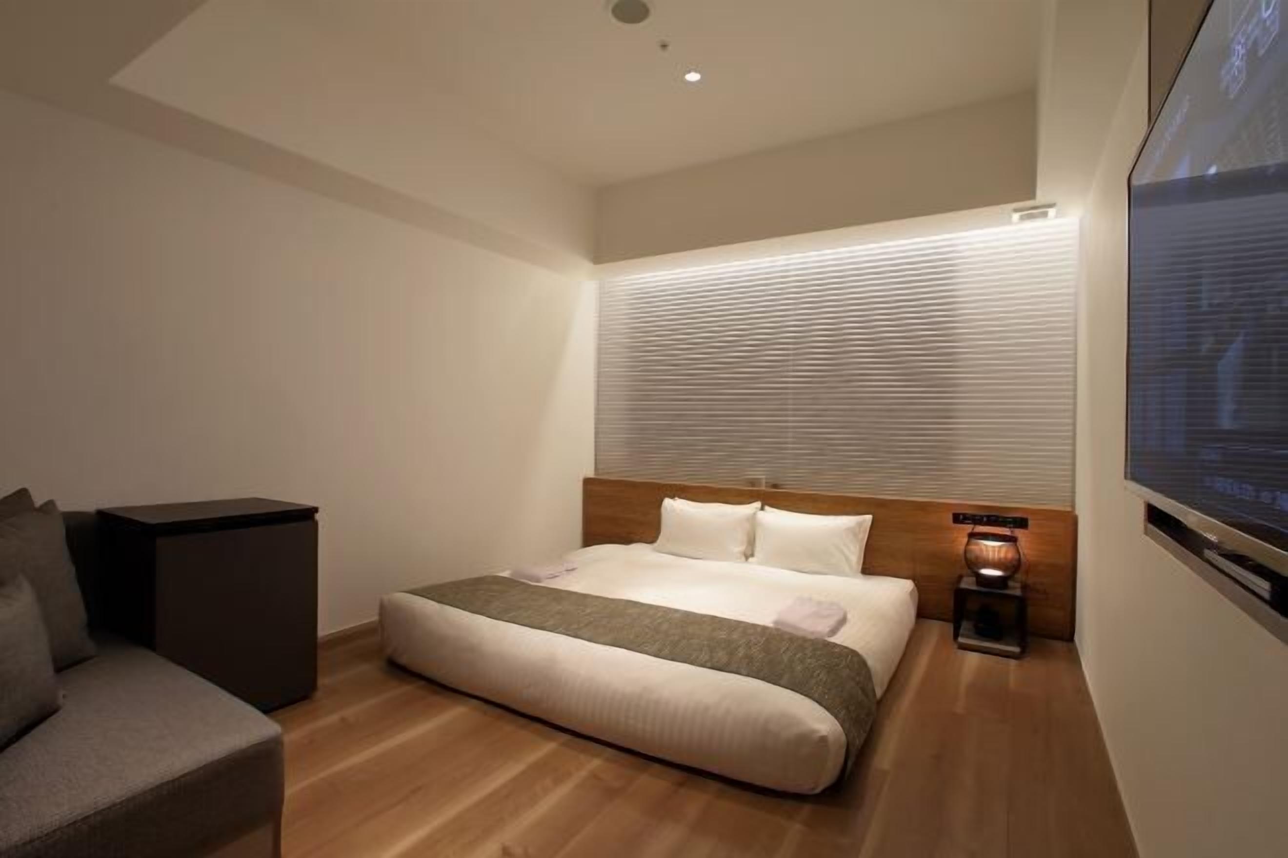 Caja de seguridad en la habitación, cortinas blackout y wifi gratis 