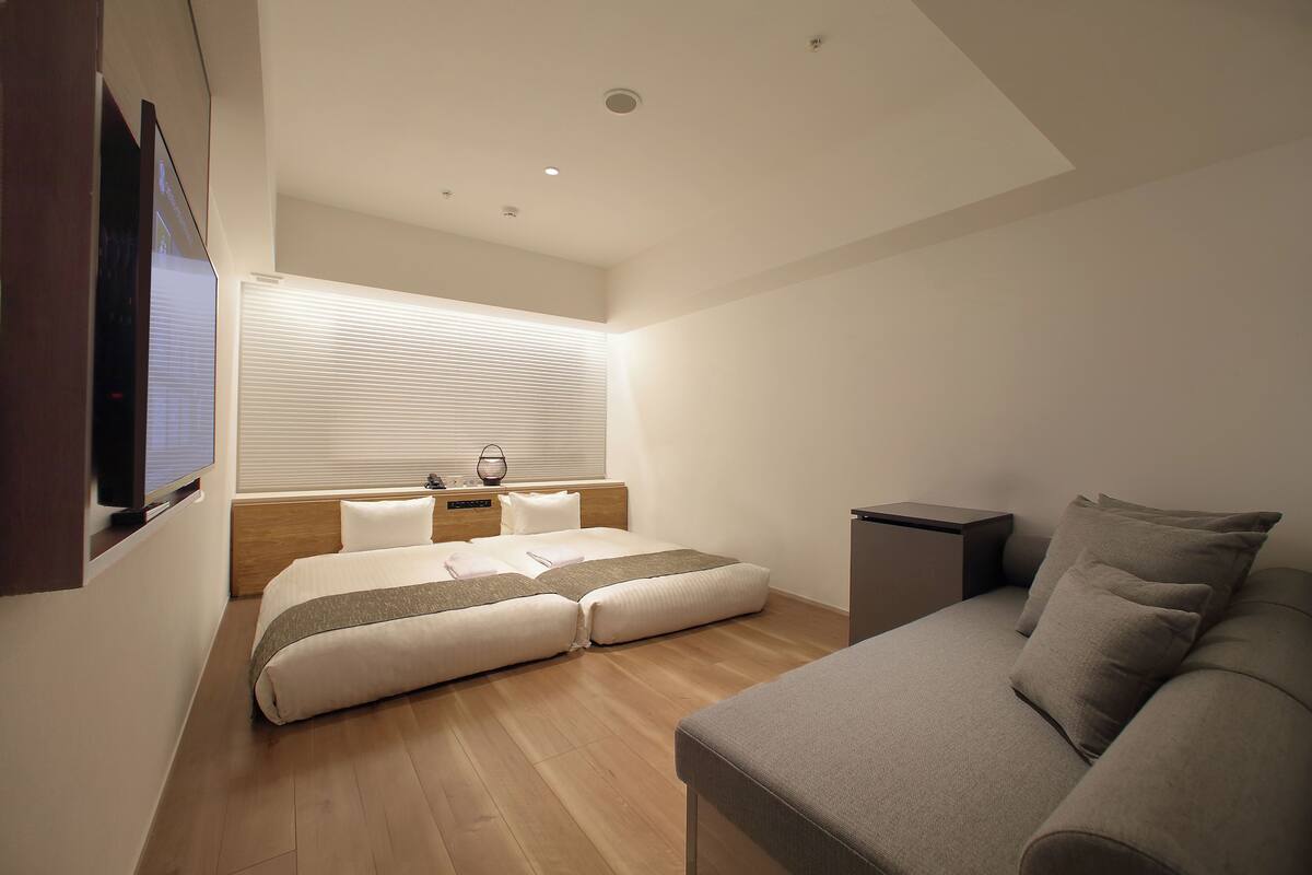 Superior Hollywood Twin Room (Japanese Style) | In-room safe, blackout drapes, WiFi (free), bed sheets