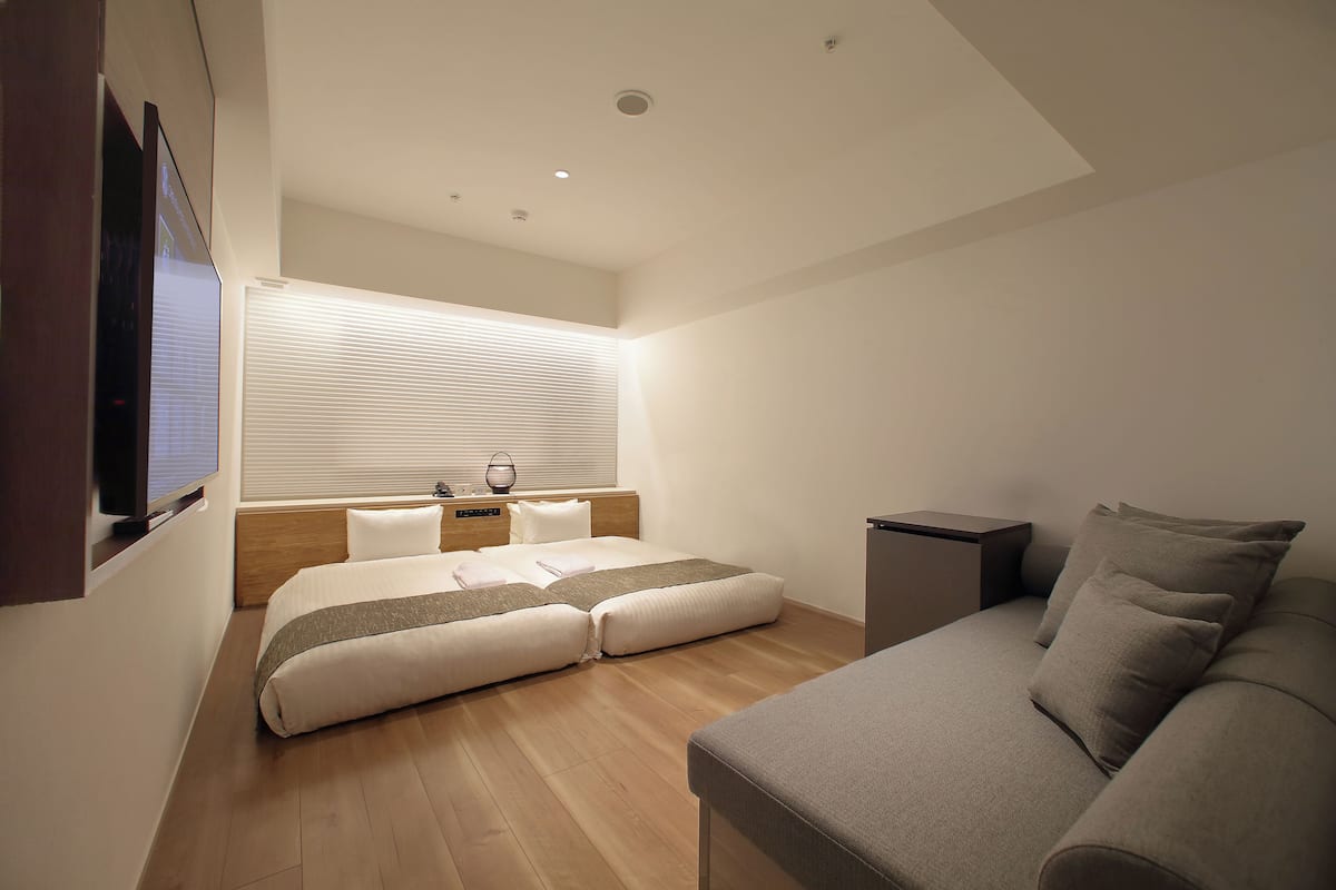 Superior Hollywood Twin Room (Japanese Style) | In-room safe, blackout drapes, free WiFi, bed sheets