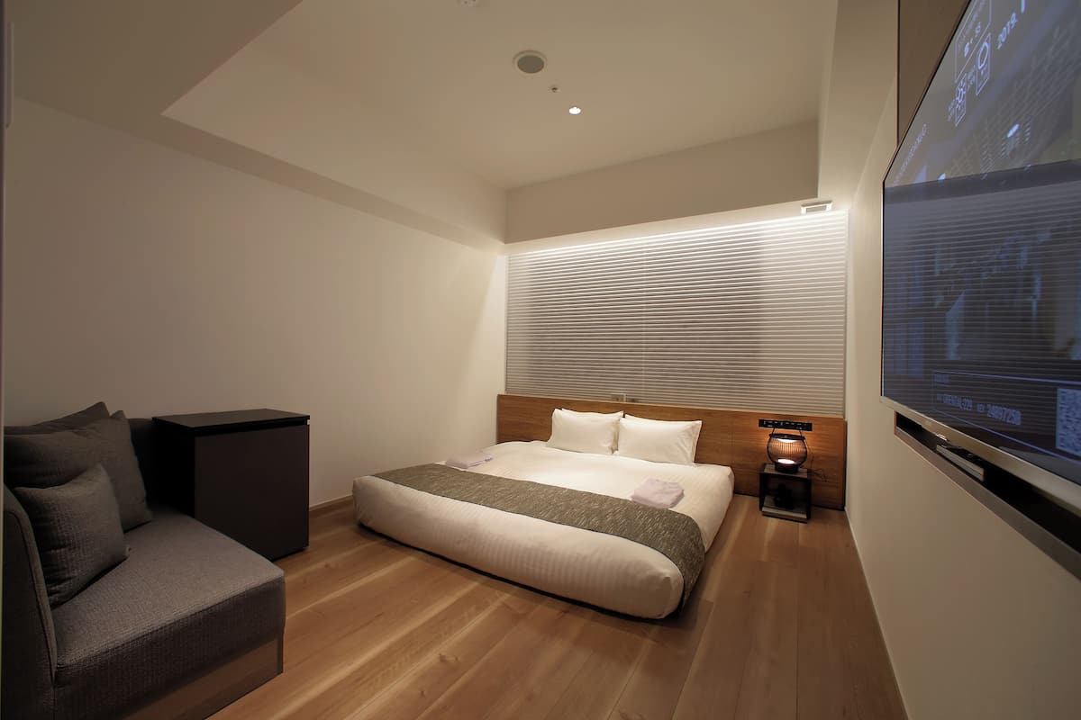 Superior Room, 1 King Bed (Japanese Style) | In-room safe, blackout drapes, free WiFi, bed sheets
