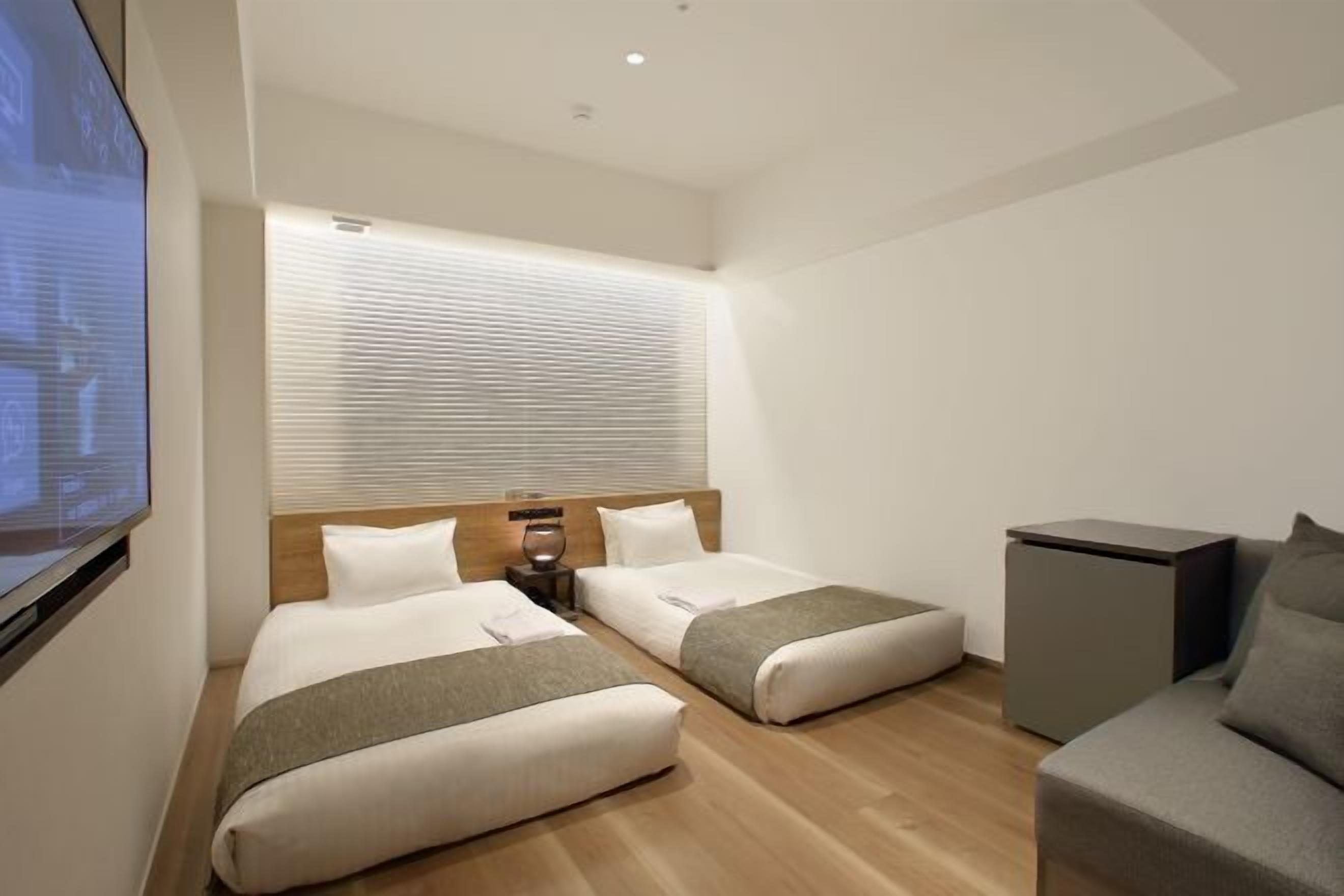 Caja de seguridad en la habitación, cortinas blackout y wifi gratis 