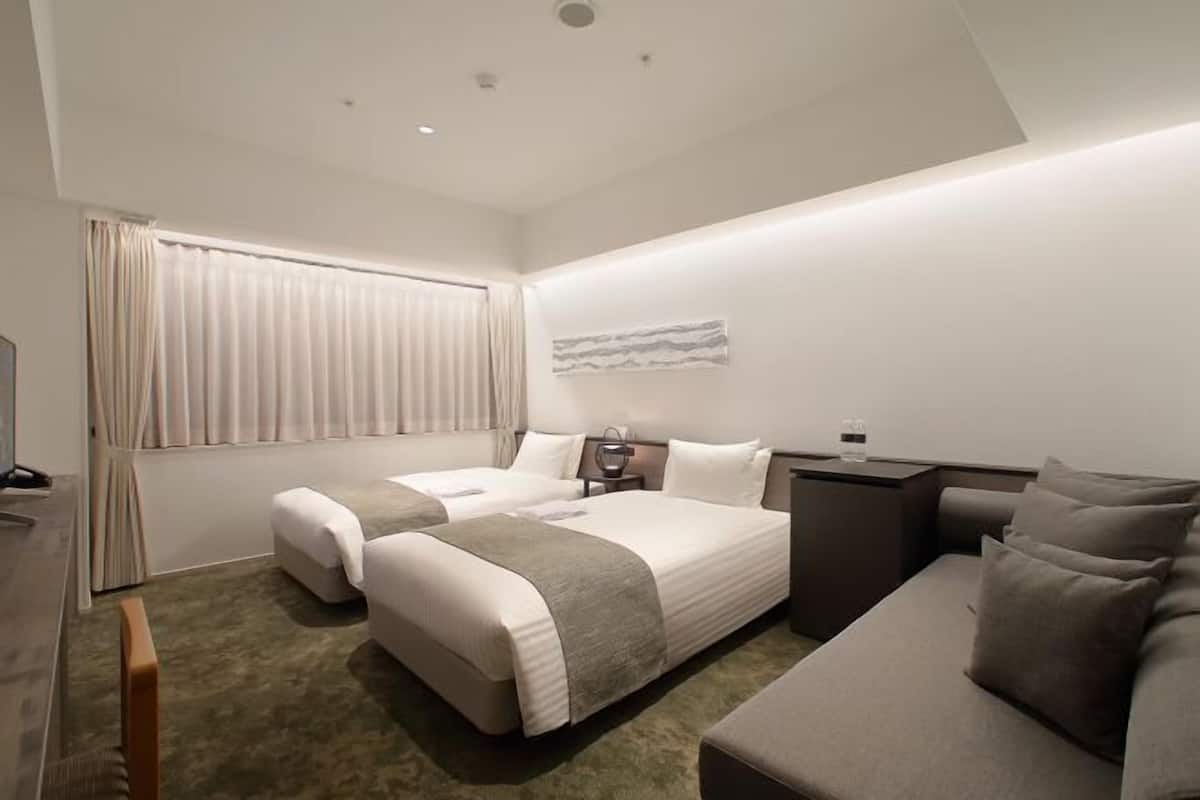In-room safe, blackout curtains, free WiFi, bed sheets