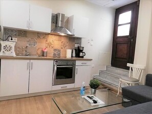 Fridge, microwave, oven, coffee/tea maker