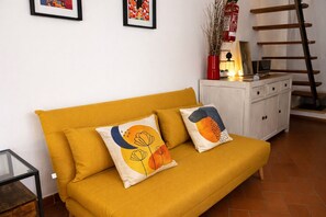 TV, DVD player, books, stereo - Mau House 44 Apartment (Palermo)
