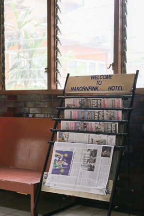 Flat-screen TV - Nakornping Hotel (Bangkok)