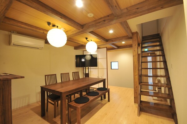 Condo, 3 Bedrooms | In-room dining