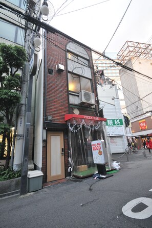 Exterior detail - Condominium House in Osaka Namba (Osaka)