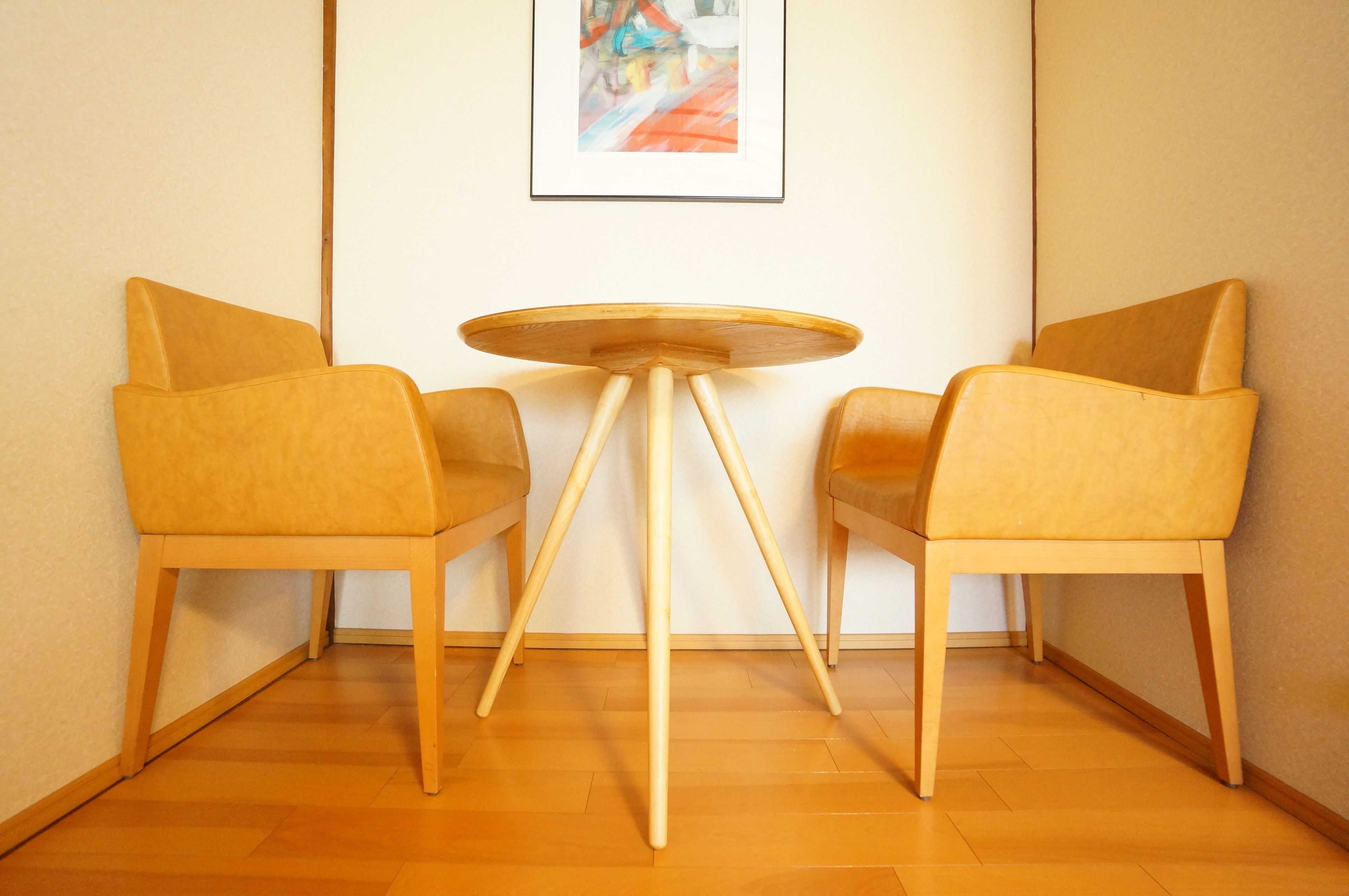 2 kamar tidur, brankas, dan didekorasi berbeda-beda