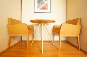 2 bedrooms, in-room safe, individually decorated, individually furnished