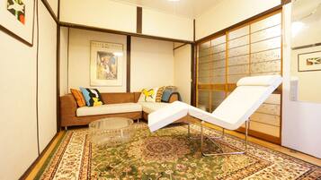 Rumah Keluarga, 2 kamar tidur | Area keluarga | Televisi layar datar 34-inci dengan saluran TV kabel, TV, dan perapian