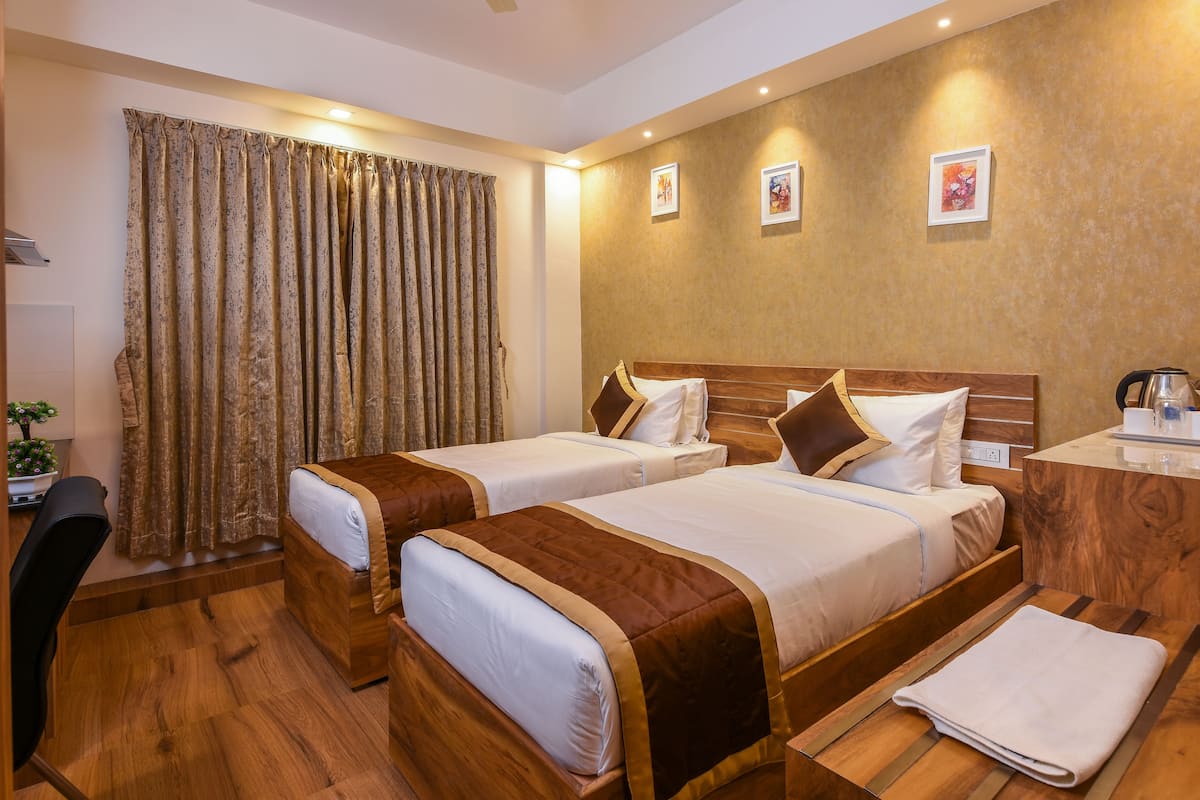 Classic Double Room, 1 Double Bed, City View | Premium bedding, minibar, in-room safe, desk