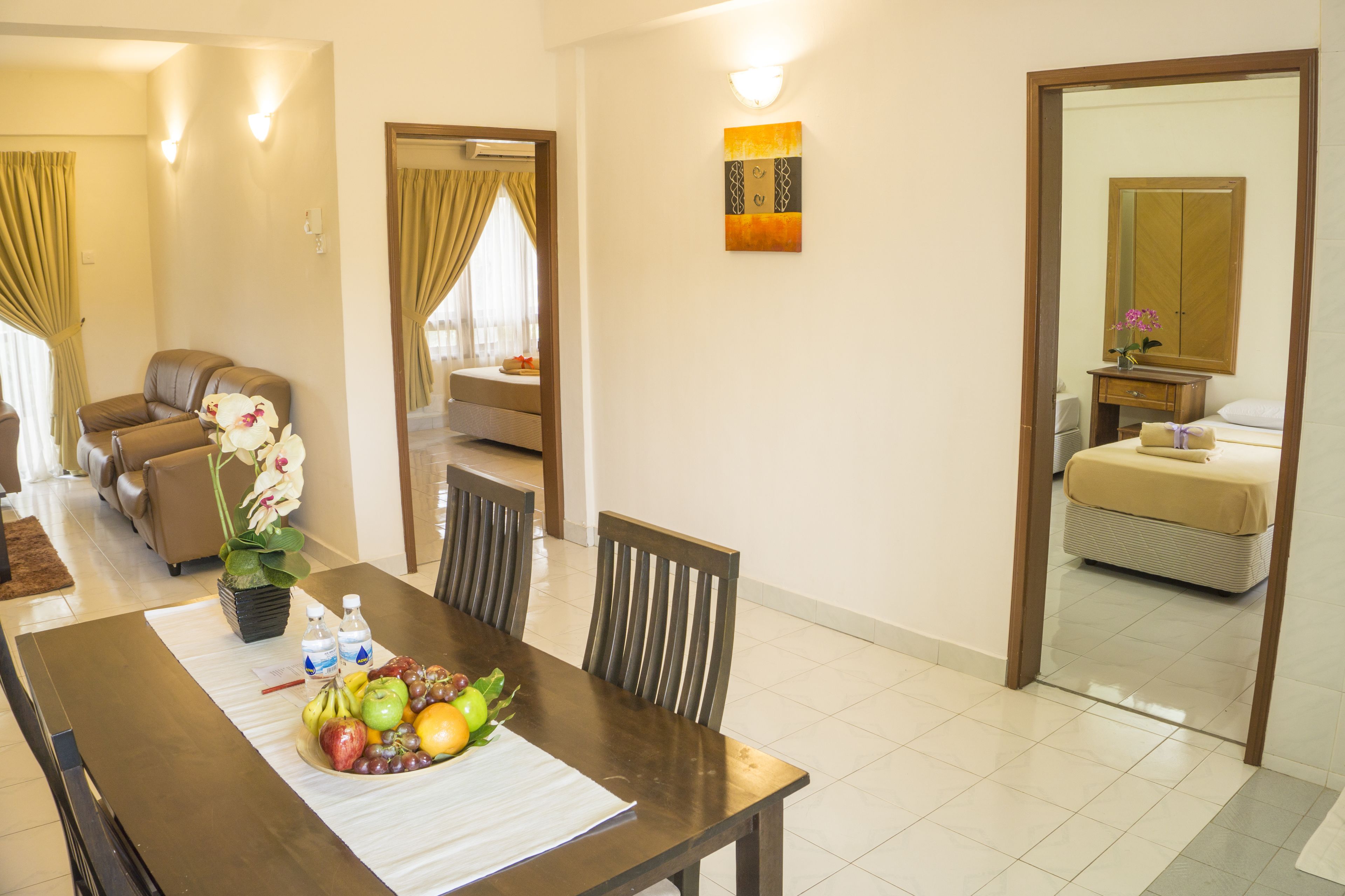 Basic Apartment, 2 Bedrooms | Dilengkapkan perabot secara berasingan, meja, ruang kerja komputer riba 