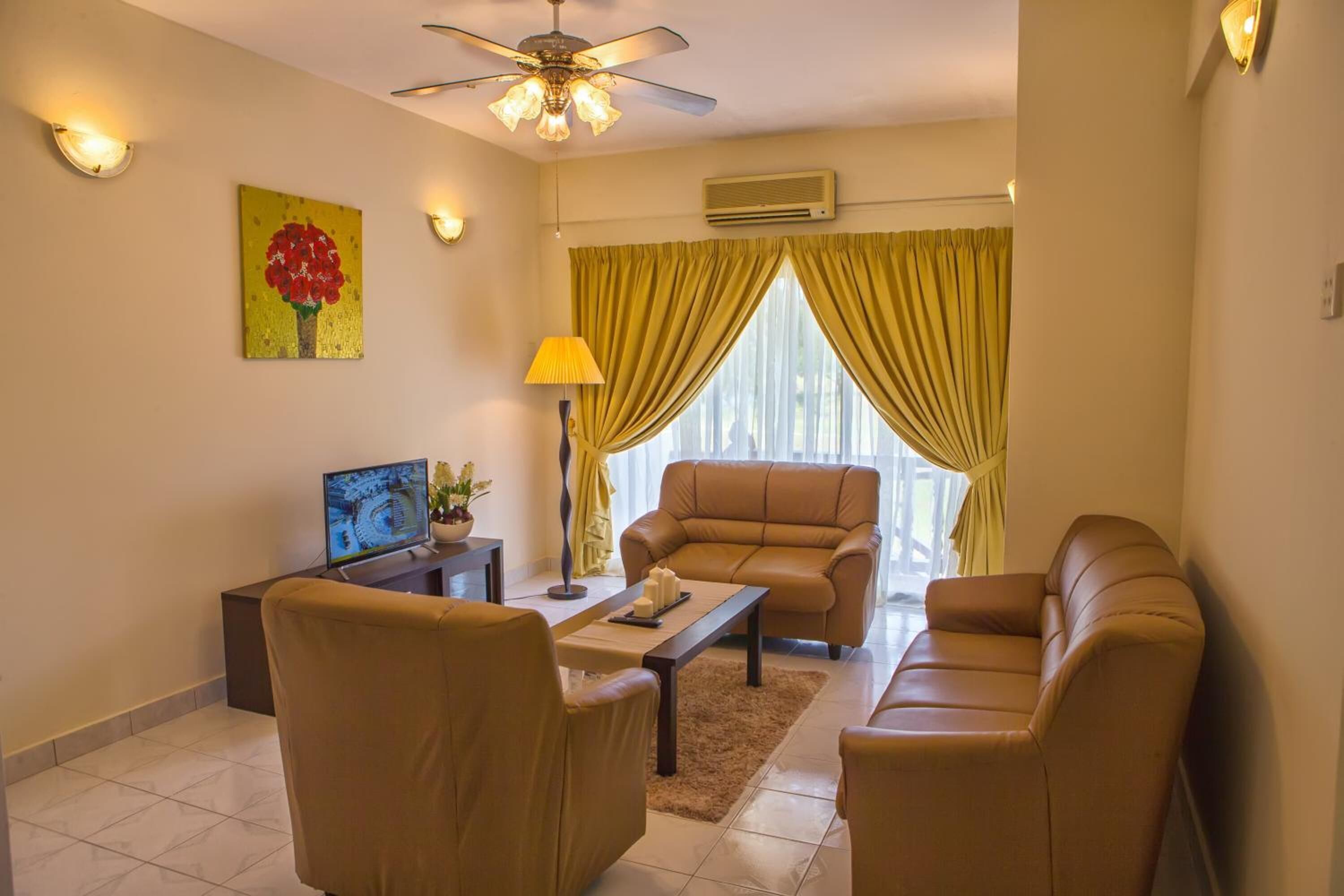 32-inch LCD TV with digital channels, TV