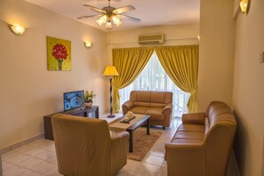 32-inch LCD TV with digital channels, TV - Kijal Permai Apartment (Kijal)