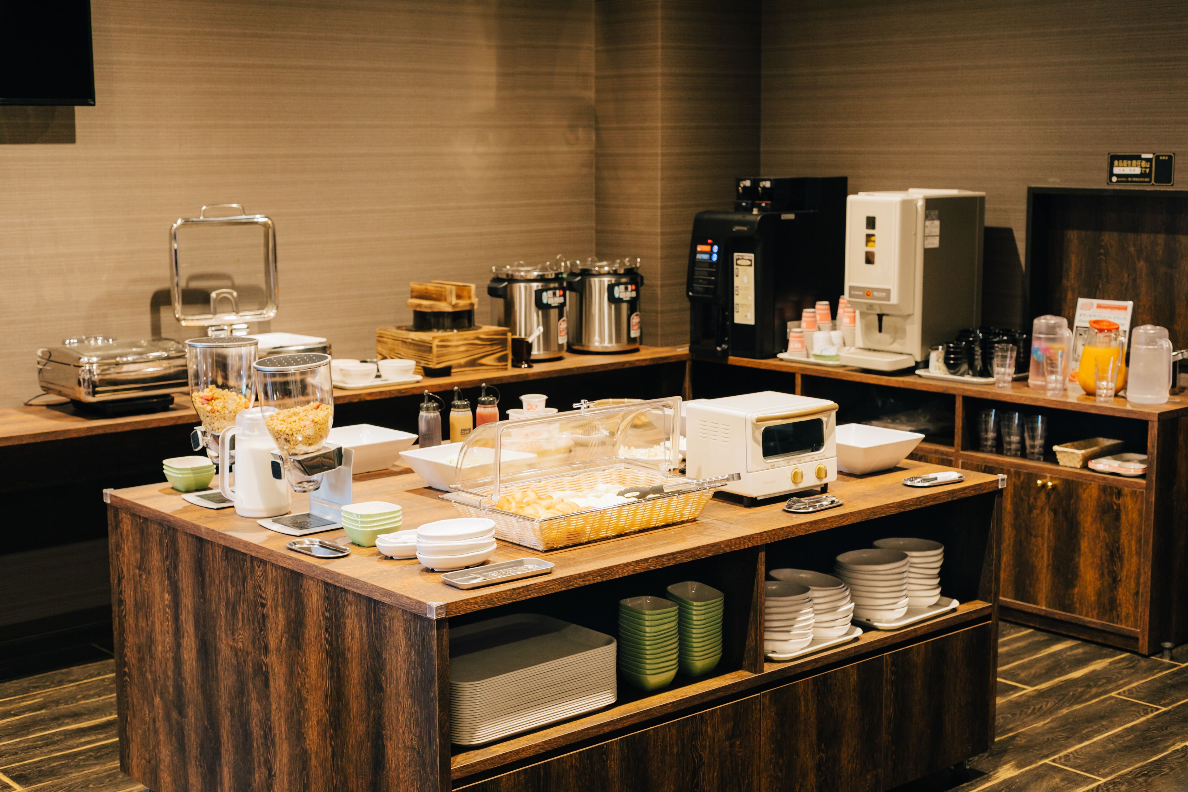 Desayuno buffet diario (JPY 500 por persona)