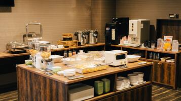 Desayuno buffet (JPY 500 por persona)