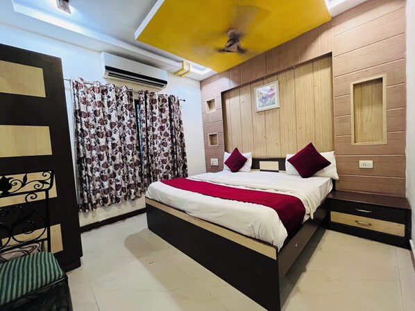 Chambre Deluxe, 1 lit double | Literie hypoallergénique, coffre-fort, rideaux d’obscurcissement