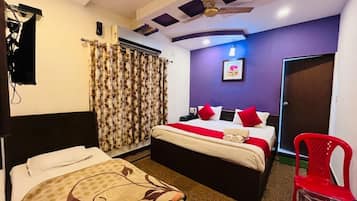 Family Room, 1 Bedroom | Hypo-allergenic bedding, in-room safe, blackout curtains
