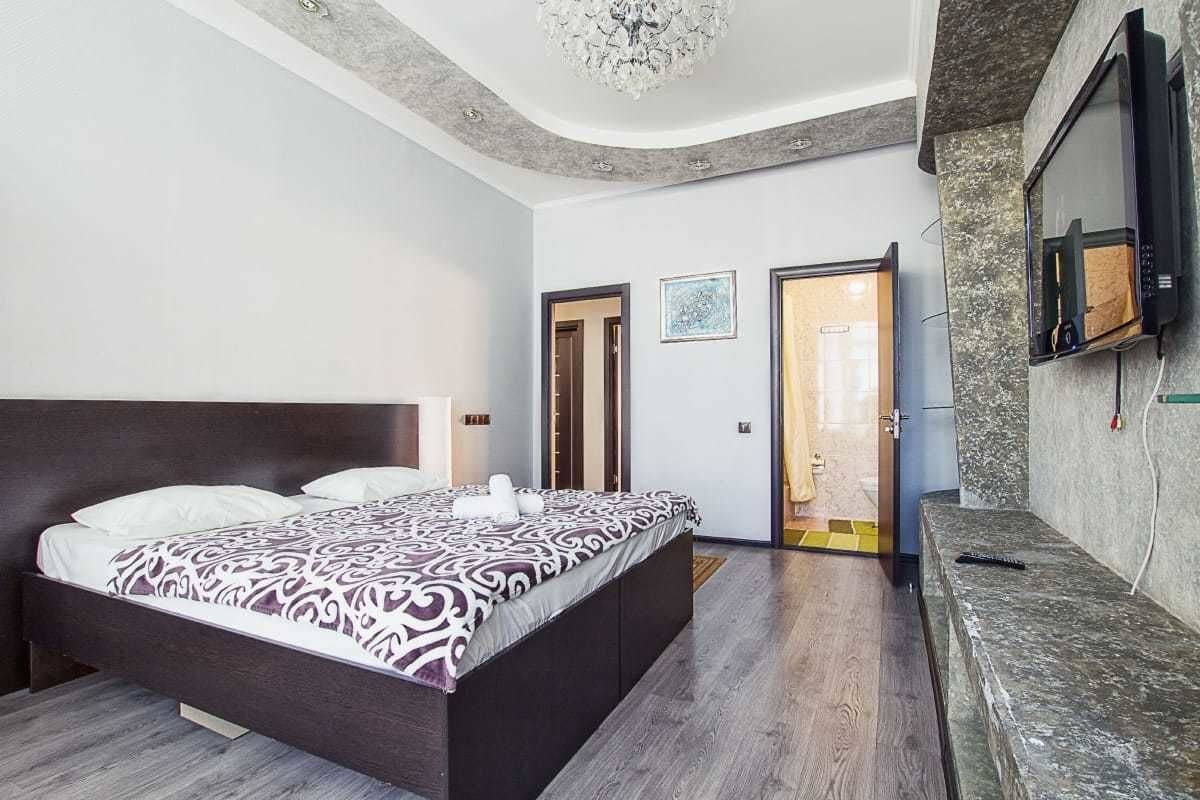 Habitación superior con 1 cama matrimonial o 2 individuales | Escritorio, tabla de planchar con plancha y wifi gratis