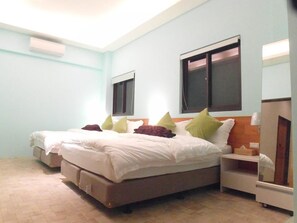 Habitación cuádruple | 1 habitación, minibar, insonorización y camas extra 