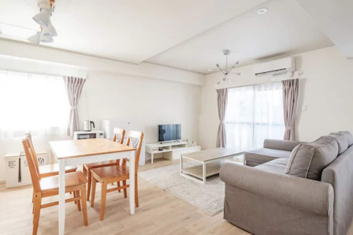 Family Room (501) | 1 bedroom, down comforters, individually decorated