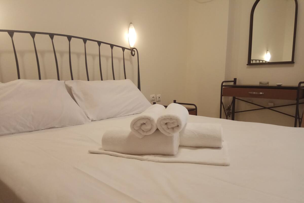 Sistema de insonorización, cunas gratuitas, wifi gratis y ropa de cama