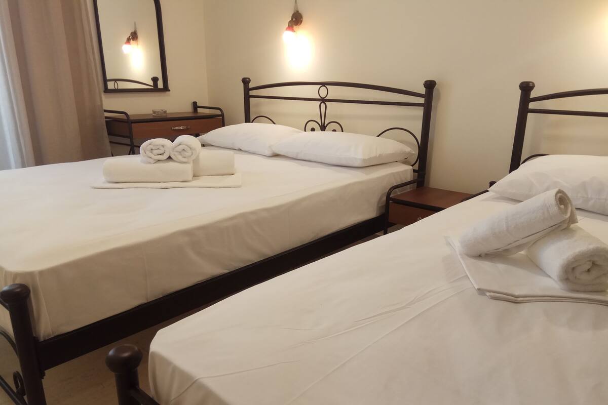 Sistema de insonorización, cunas gratuitas, wifi gratis y ropa de cama