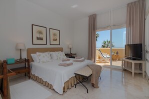3 bedrooms, iron/ironing board, free WiFi, bed sheets - Superb Front Line Location, Sea View- Heated Pool (Marbella)