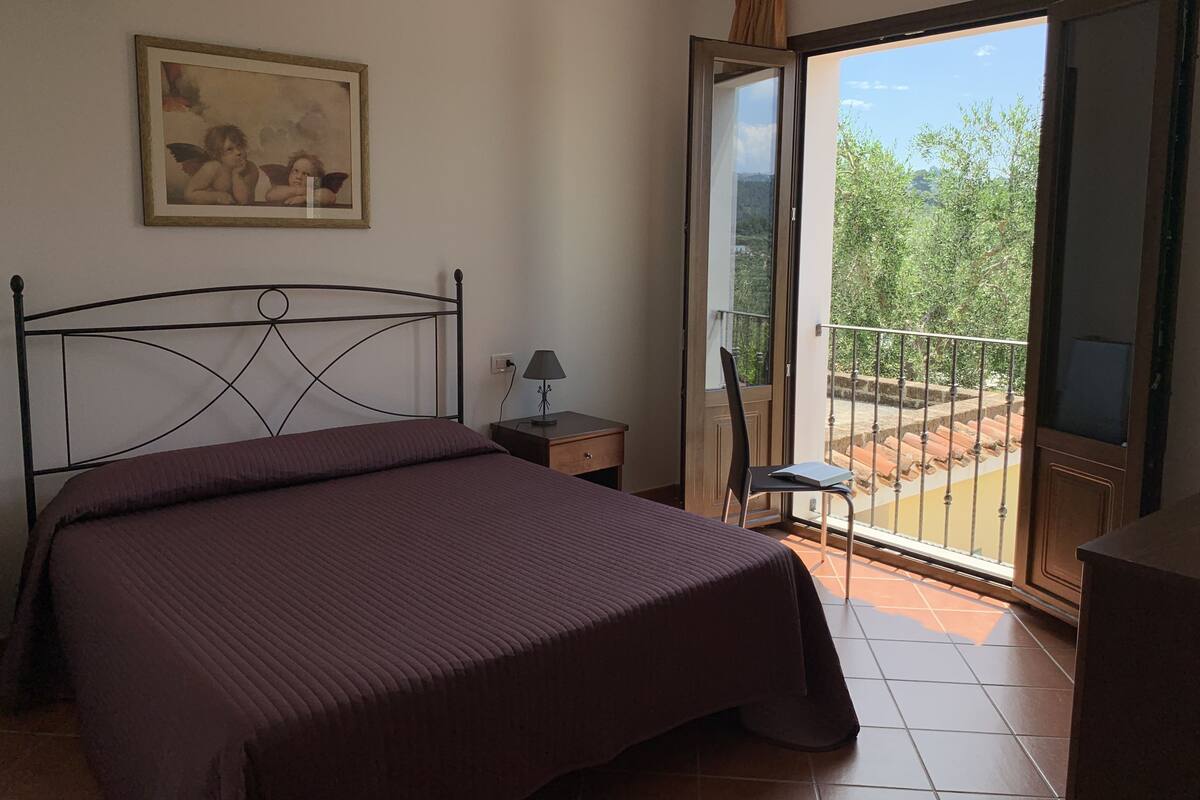 Phòng đôi có tầm nhìn toàn cảnh, 1 giường đôi, ban công, quang cảnh biển | Nệm Select Comfort, bàn, màn/rèm cản sáng, phòng cách âm 
