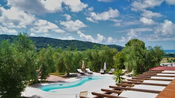 Phòng 4, nhiều giường (2 Adults + 2 Children) | Nệm Select Comfort, bàn, màn/rèm cản sáng, phòng cách âm