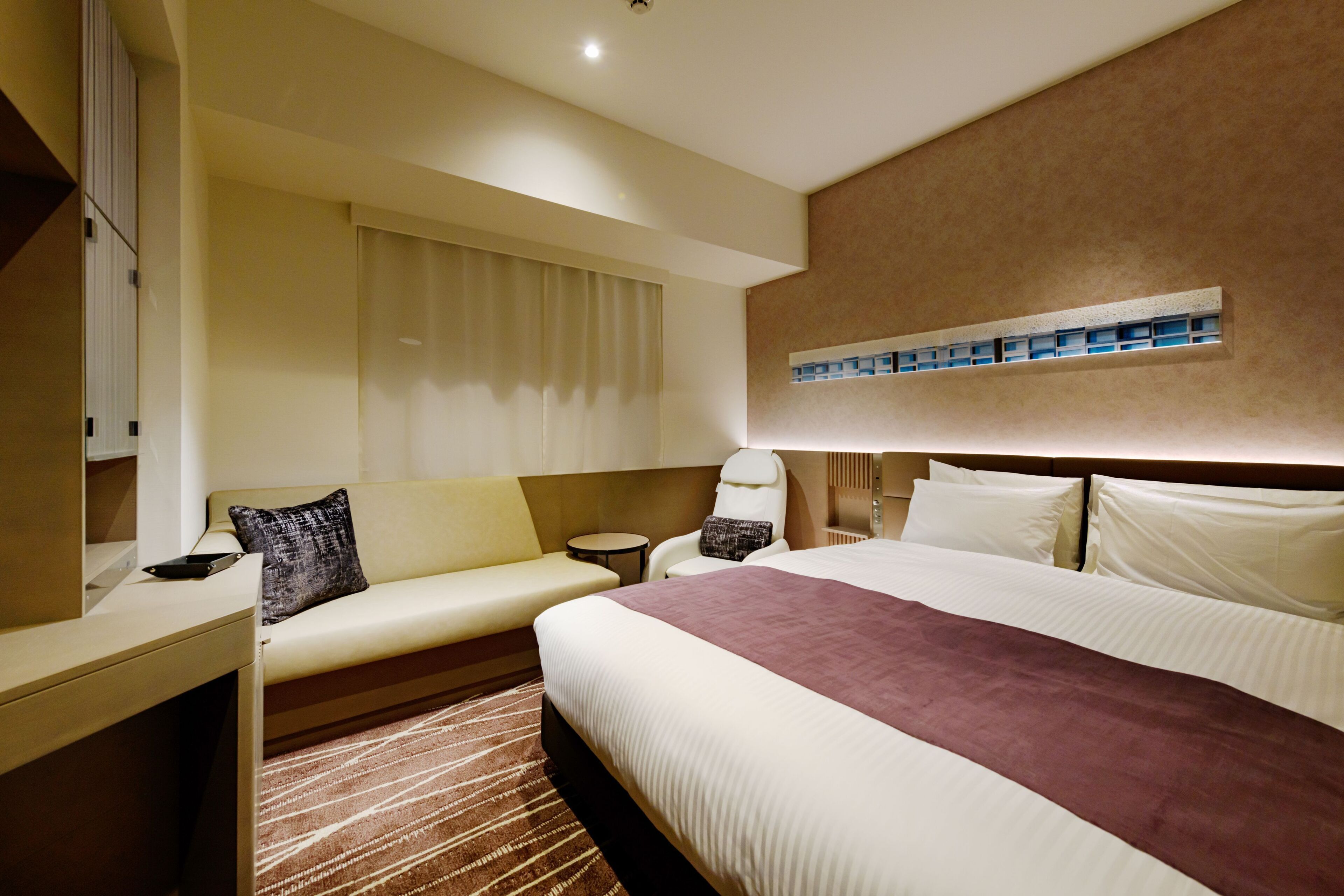 in-room safe, desk, blackout curtains, free wifi