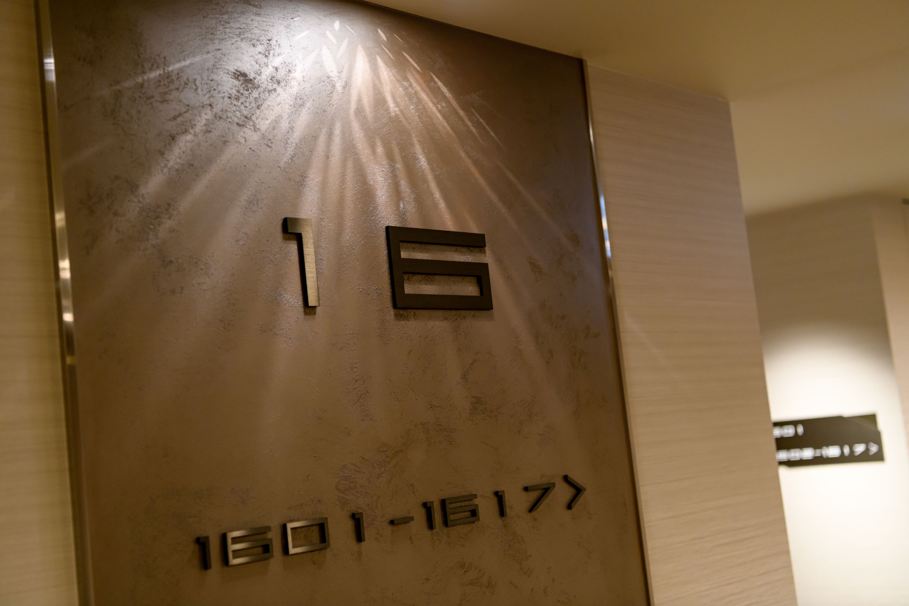 A metallic wall with a number '16' and a directional arrow indicating '1601-1617'.