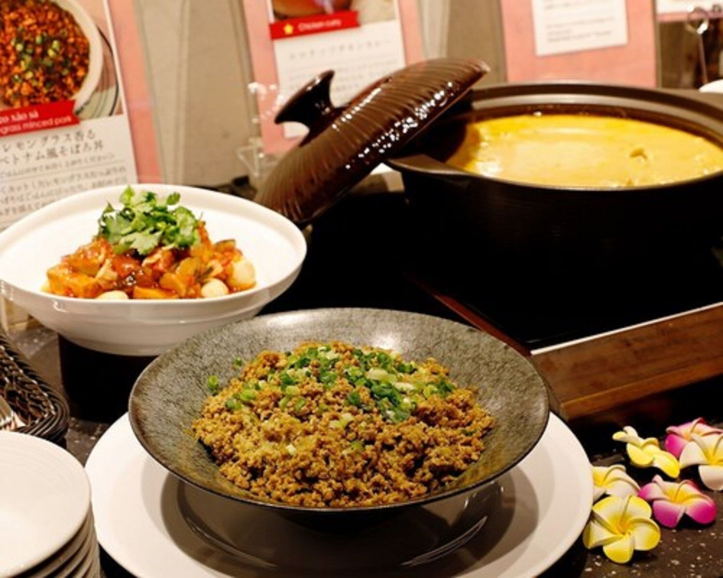 daily buffet breakfast (jpy 2200 per person)