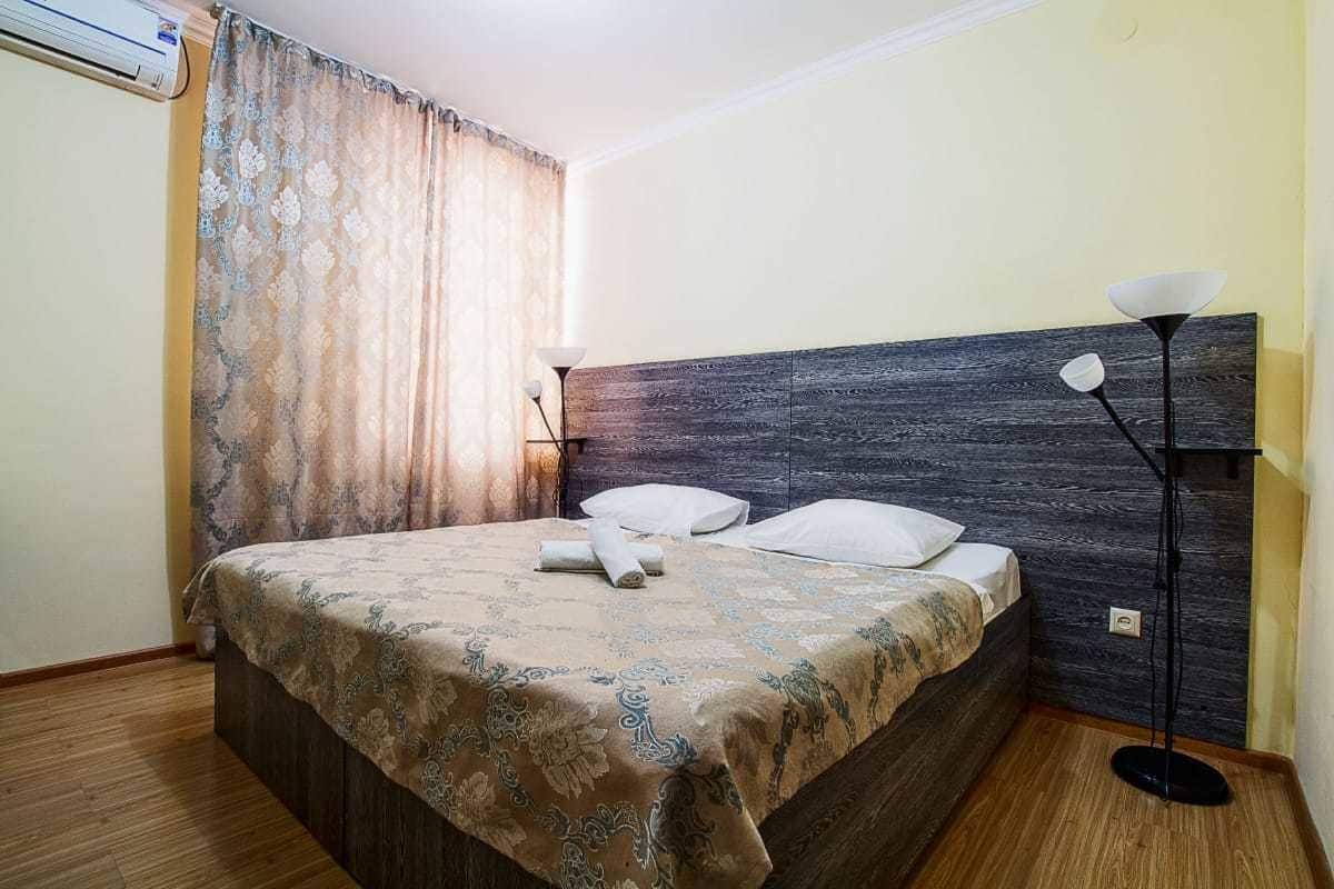Standard Double or Twin Room | Meja, seterika/papan seterika, Wi-fi percuma