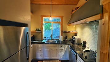 雪櫃、微波爐、爐具、洗碗機