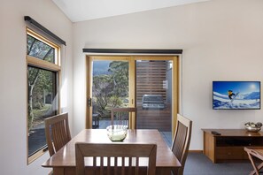 House, Mountain View | In-room dining