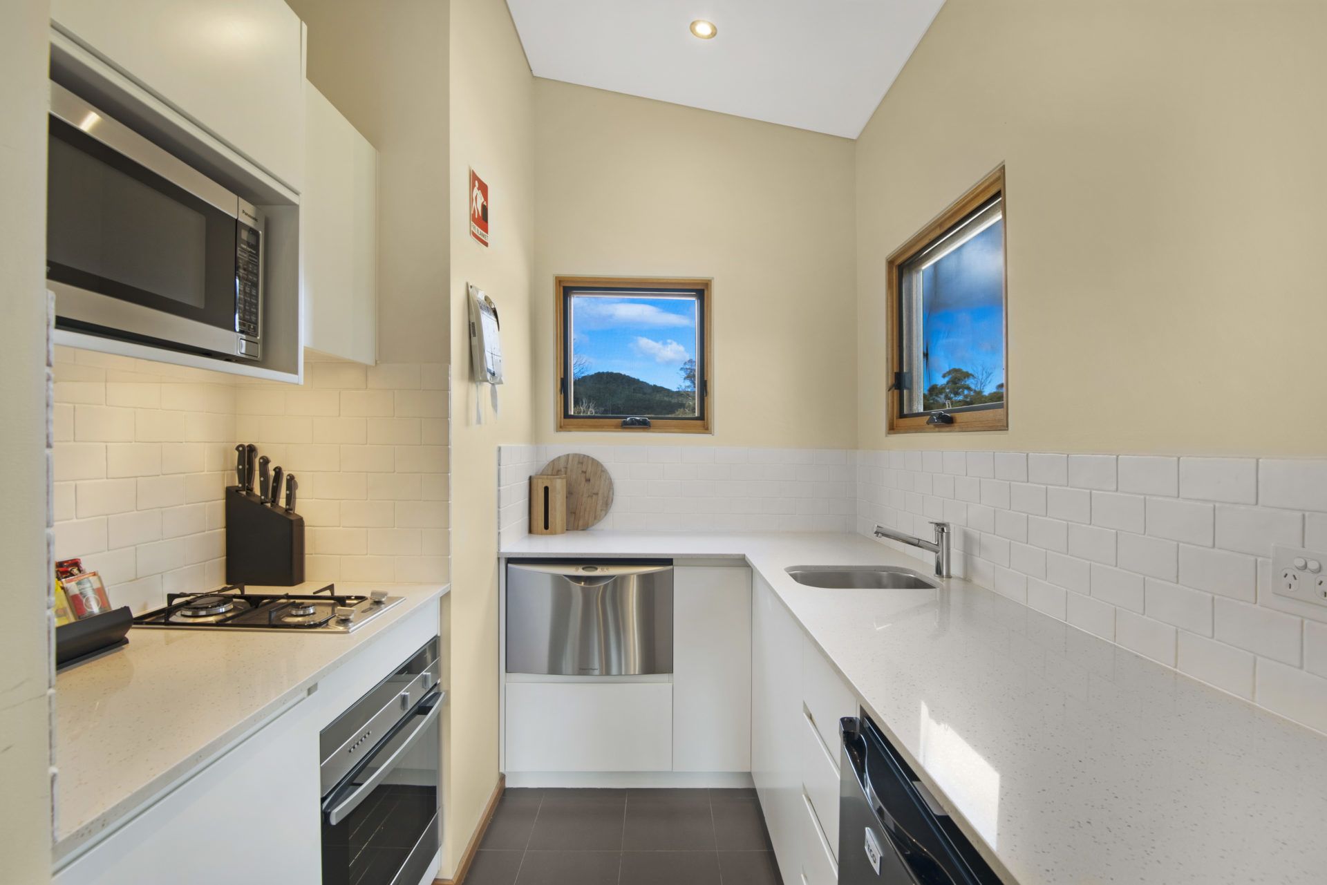 House, Mountain View | Private kitchen | Fridge, microwave, oven, stovetop