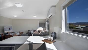 Rumah, 2 kamar tidur | Dapur pribadi | Lemari es besar, microwave, oven, dan kompor